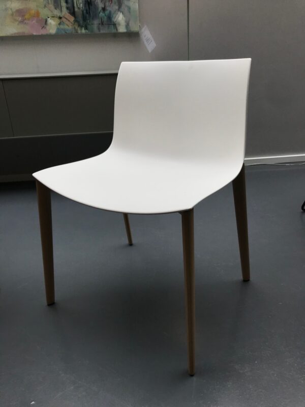 Stoel Arper Catifa 46 Houten poot